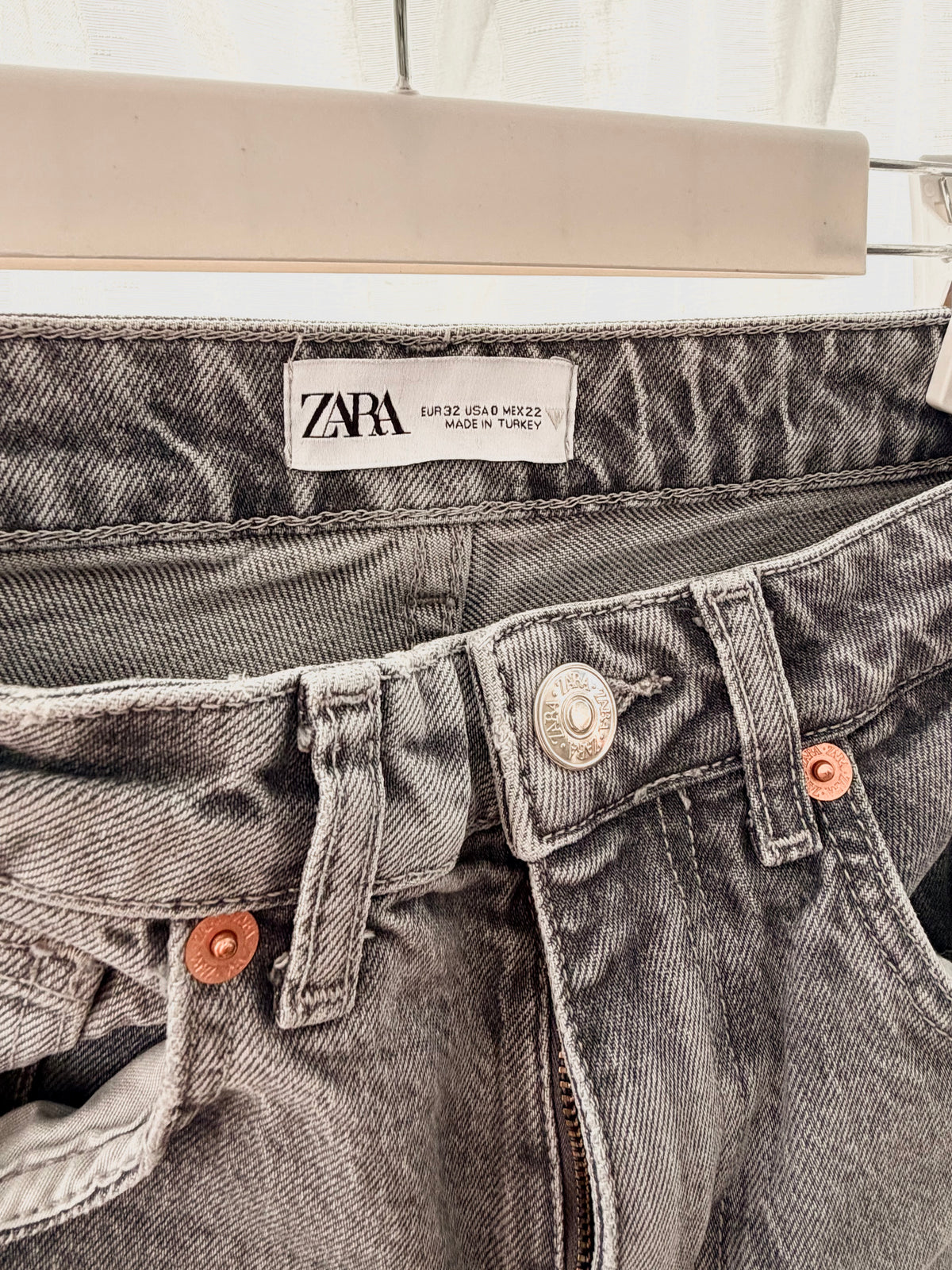 Högmidjade Grå Jeans