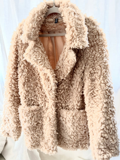 Fuskpäls jacka i beige