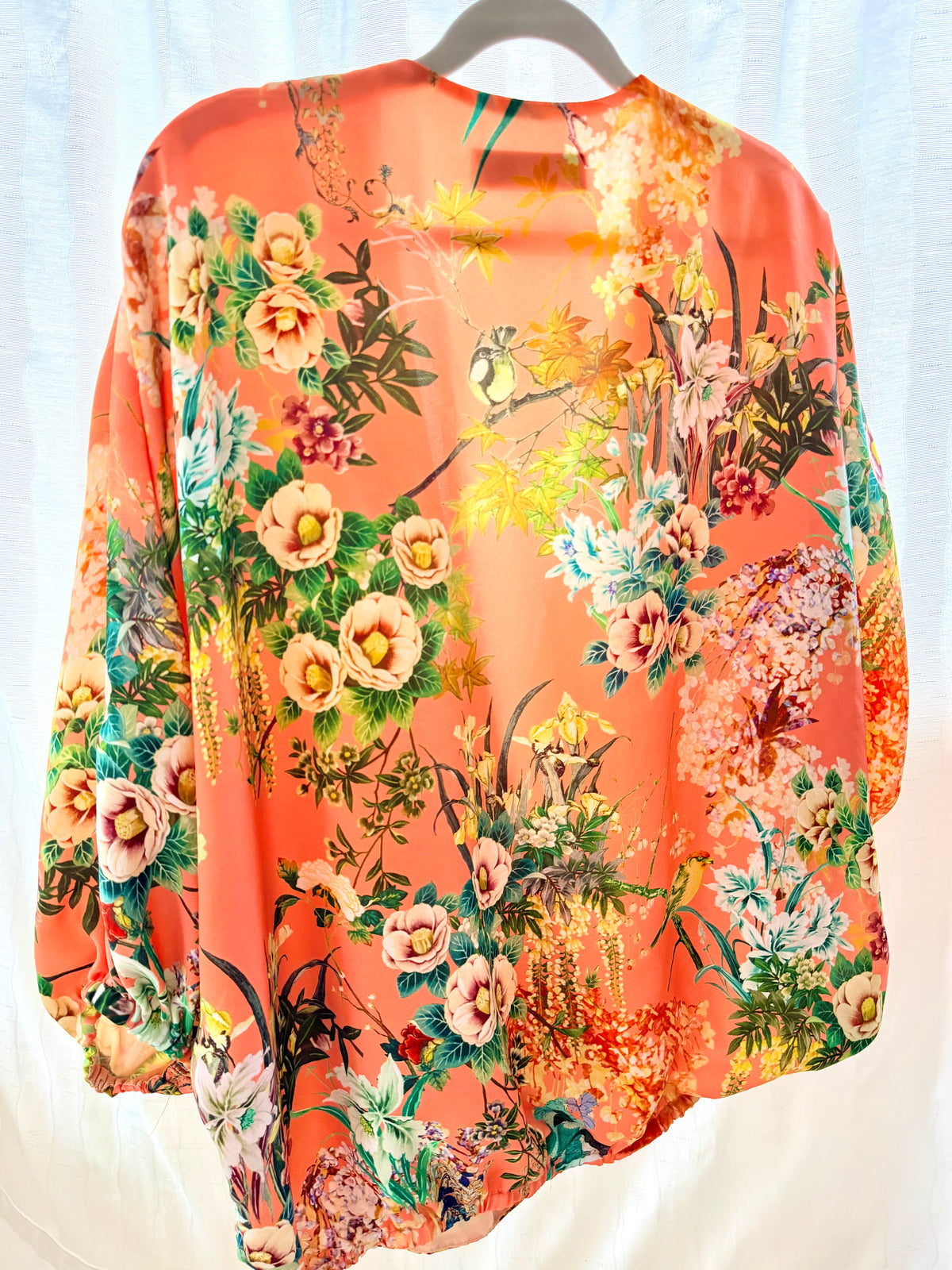 Färgstark blommig kimono