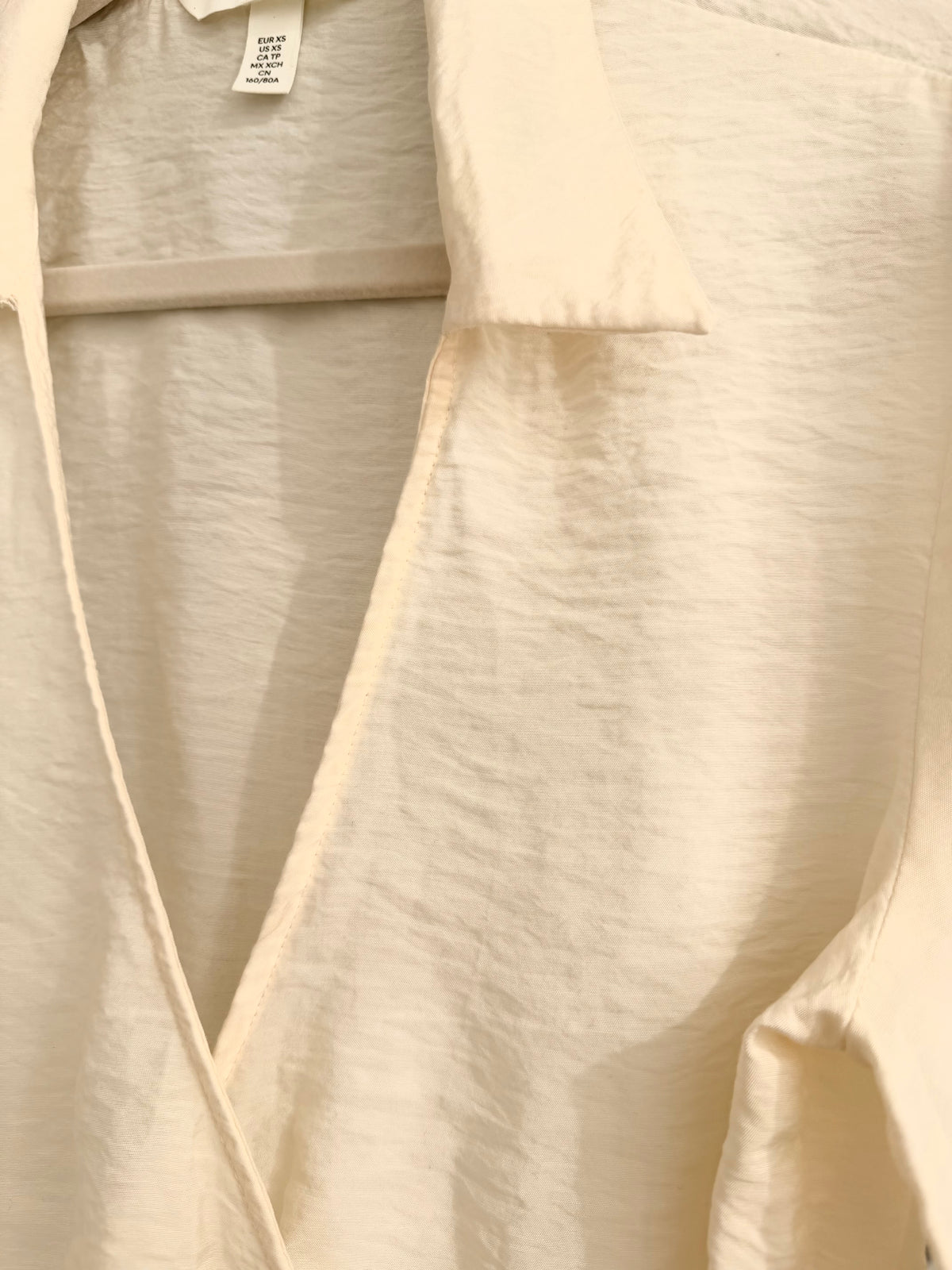 Omlottblus i Offwhite/Ljusbeige