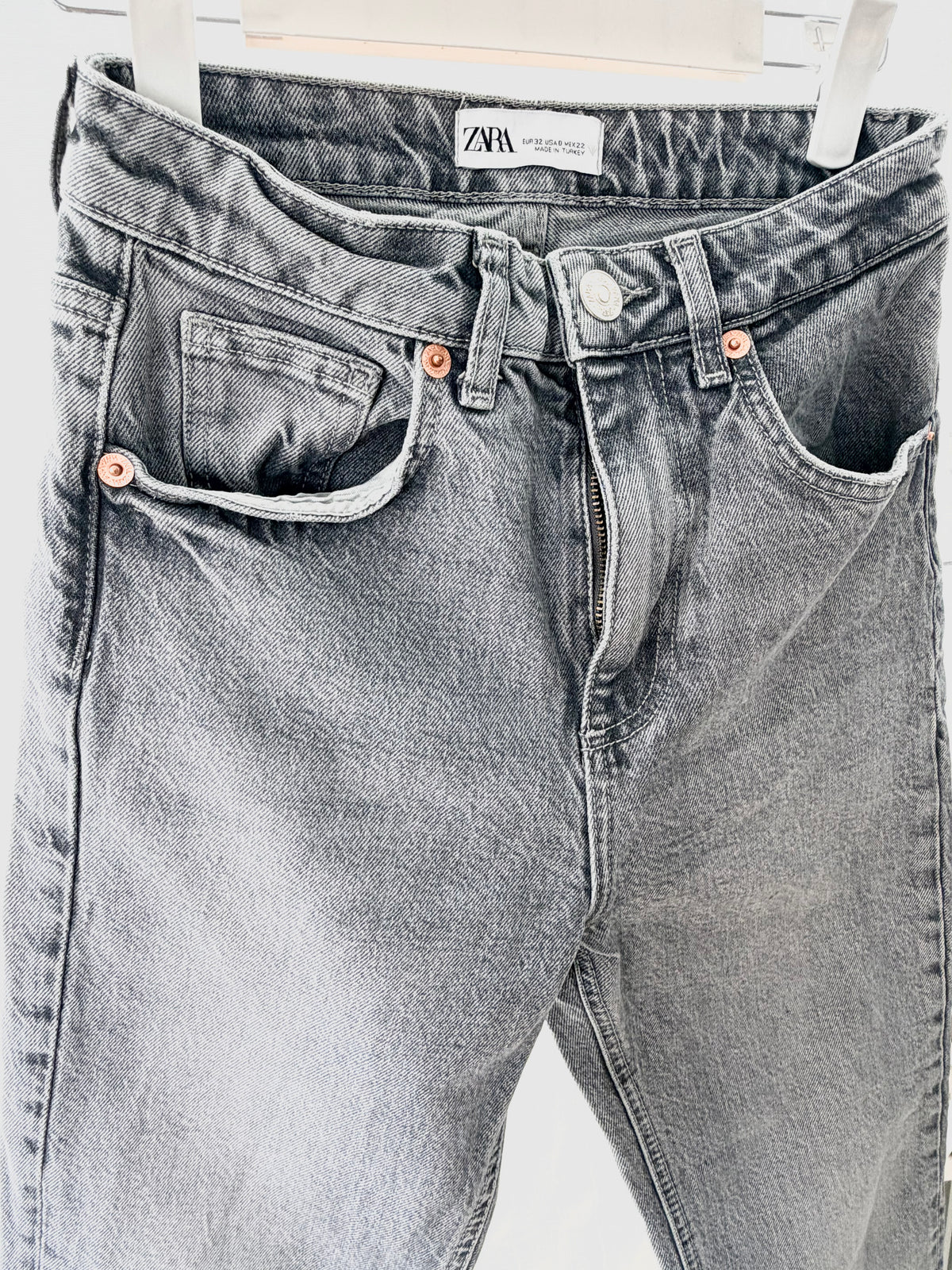 Högmidjade Grå Jeans