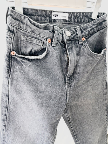 Högmidjade Grå Jeans