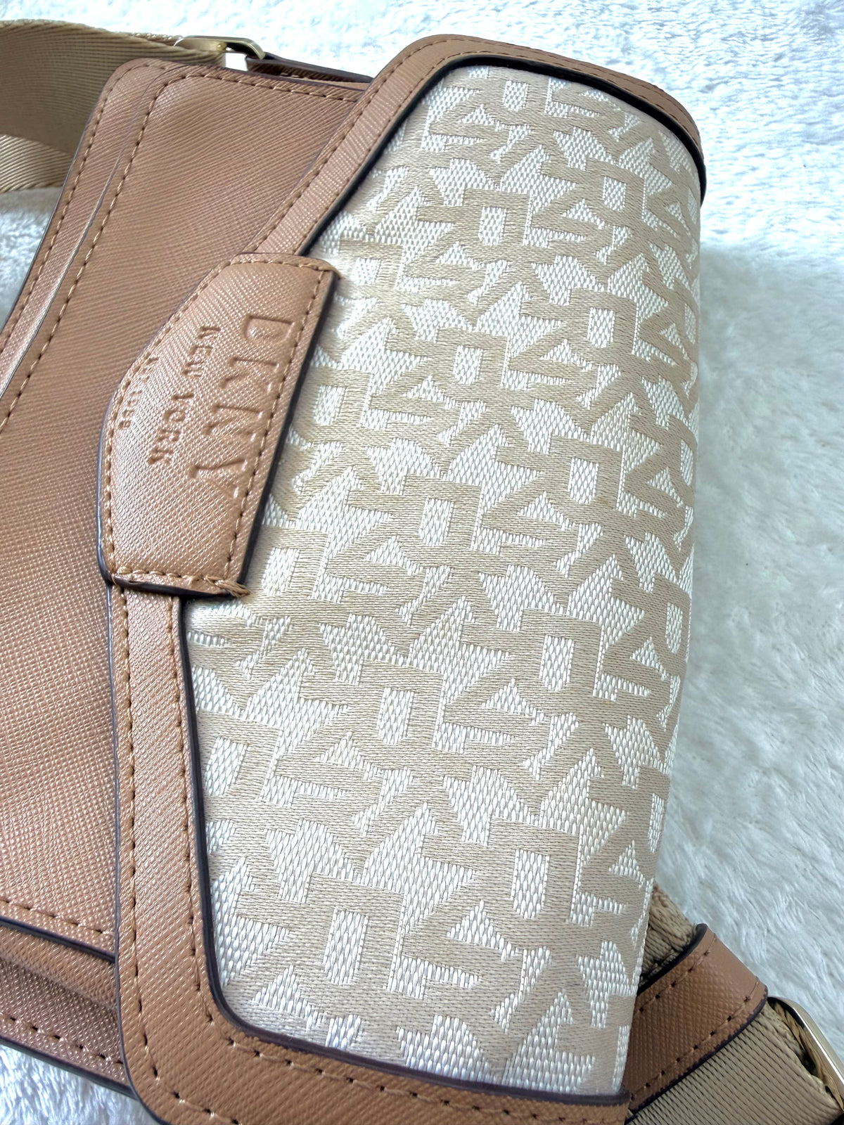 DKNY Flap Crossbody – Beige/Brun