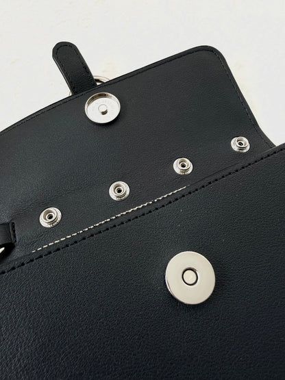 NYPD Crossbody & Handledsväska i Svart