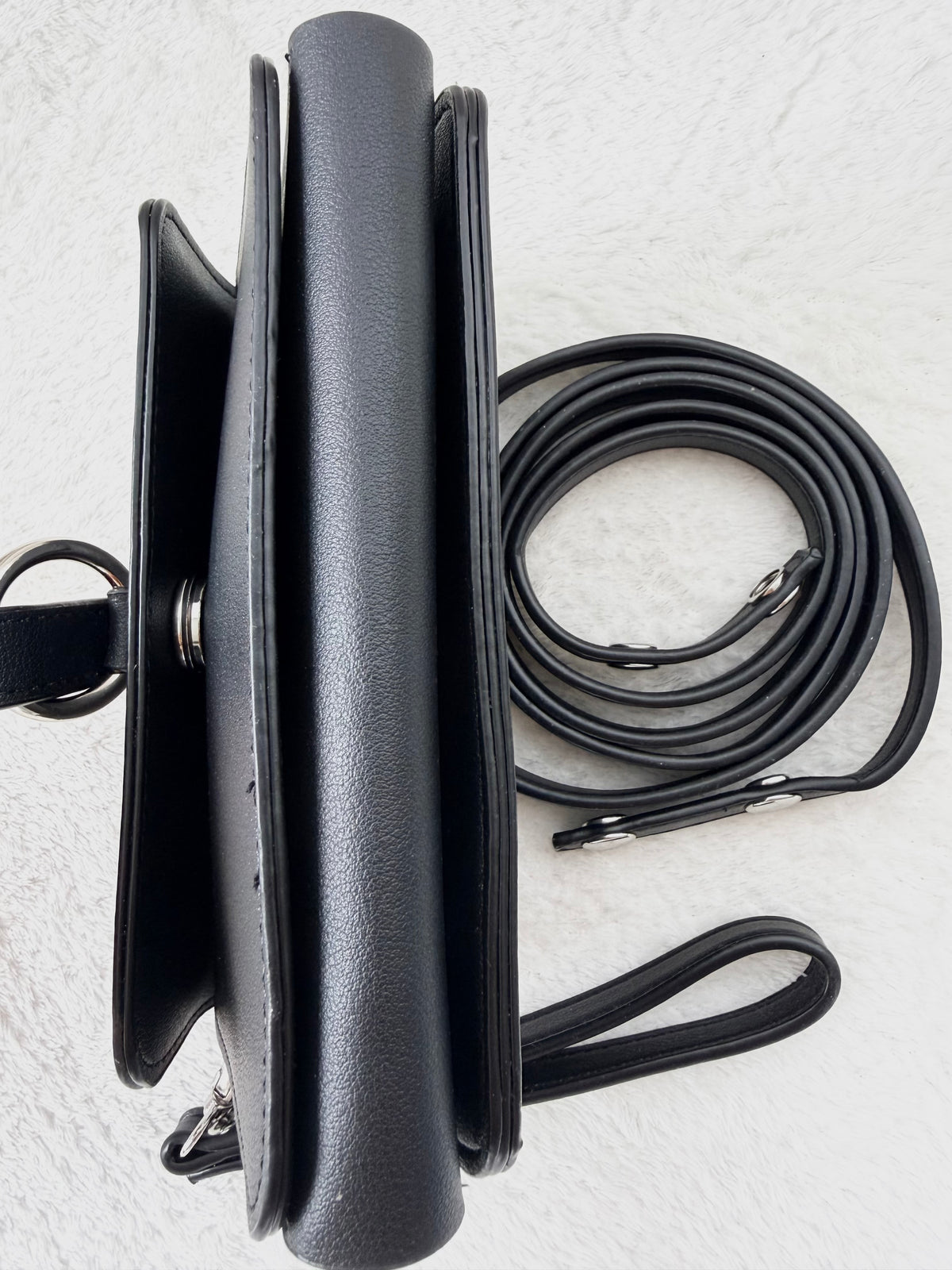 NYPD Crossbody & Handledsväska i Svart