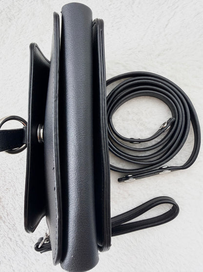 NYPD Crossbody & Handledsväska i Svart
