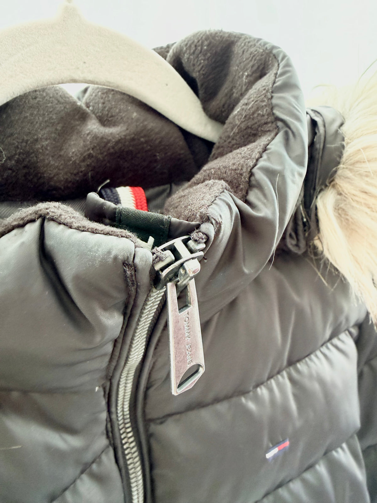 Tommy Jeans Vinterjacka / Dunjacka med Pälshuva