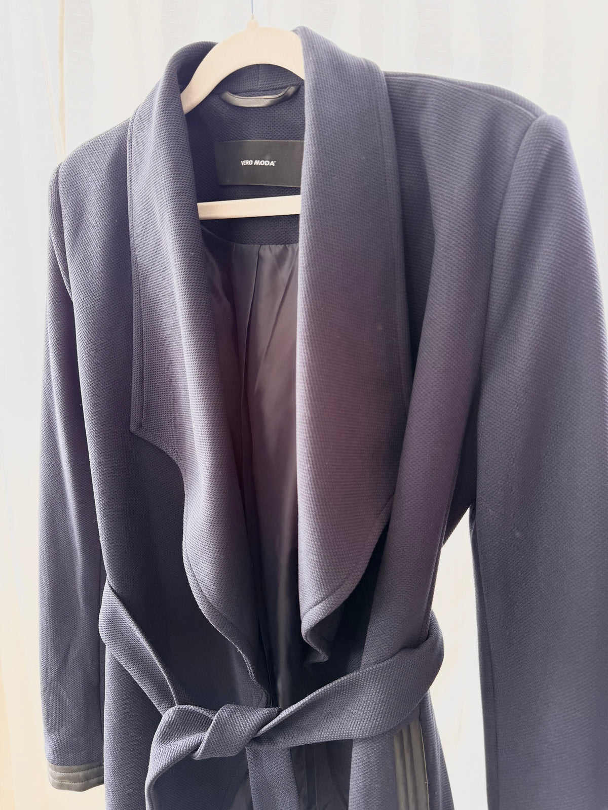 Vero Moda Marinblå Kappa med Draperad Krage