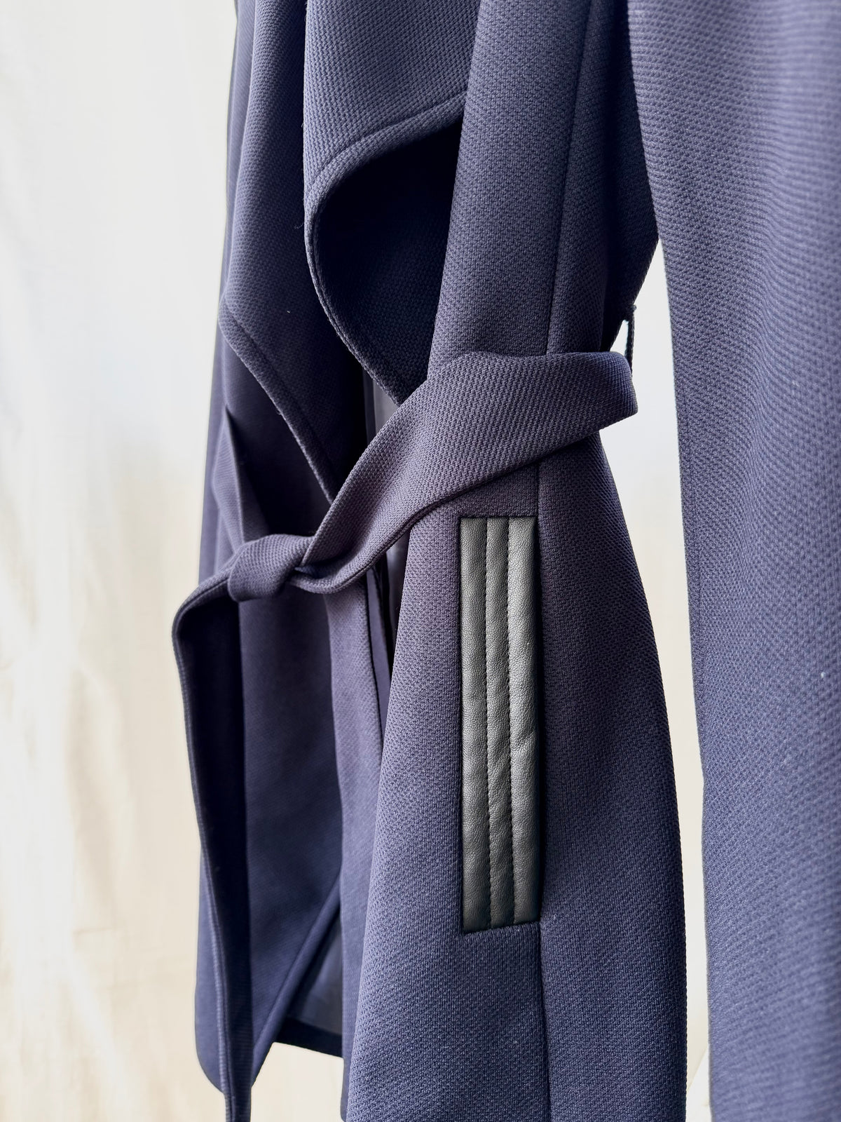 Vero Moda Marinblå Kappa med Draperad Krage