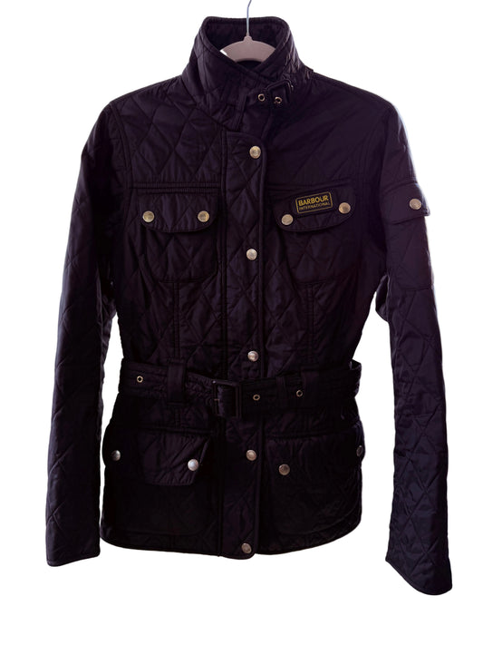 Barbour International Polarquilt Jacka – Svart m. Mässingsdetaljer