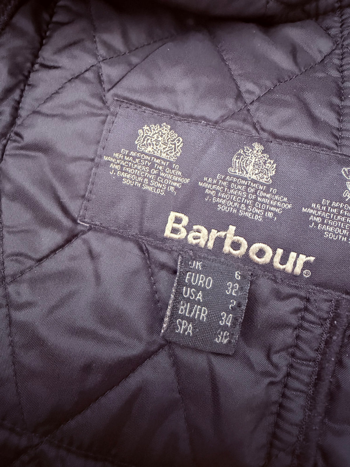 Barbour International Polarquilt Jacka – Svart m. Mässingsdetaljer