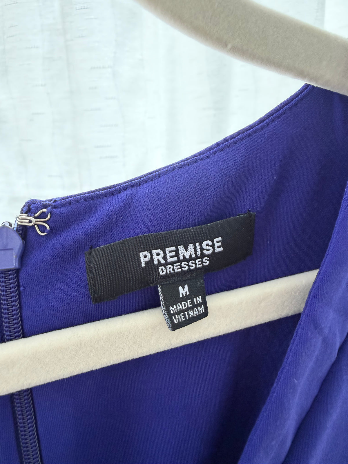 Premise Dresses Kornblå Klänning med Gulddetaljer