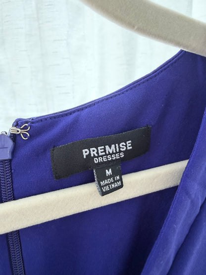 Premise Dresses Kornblå Klänning med Gulddetaljer
