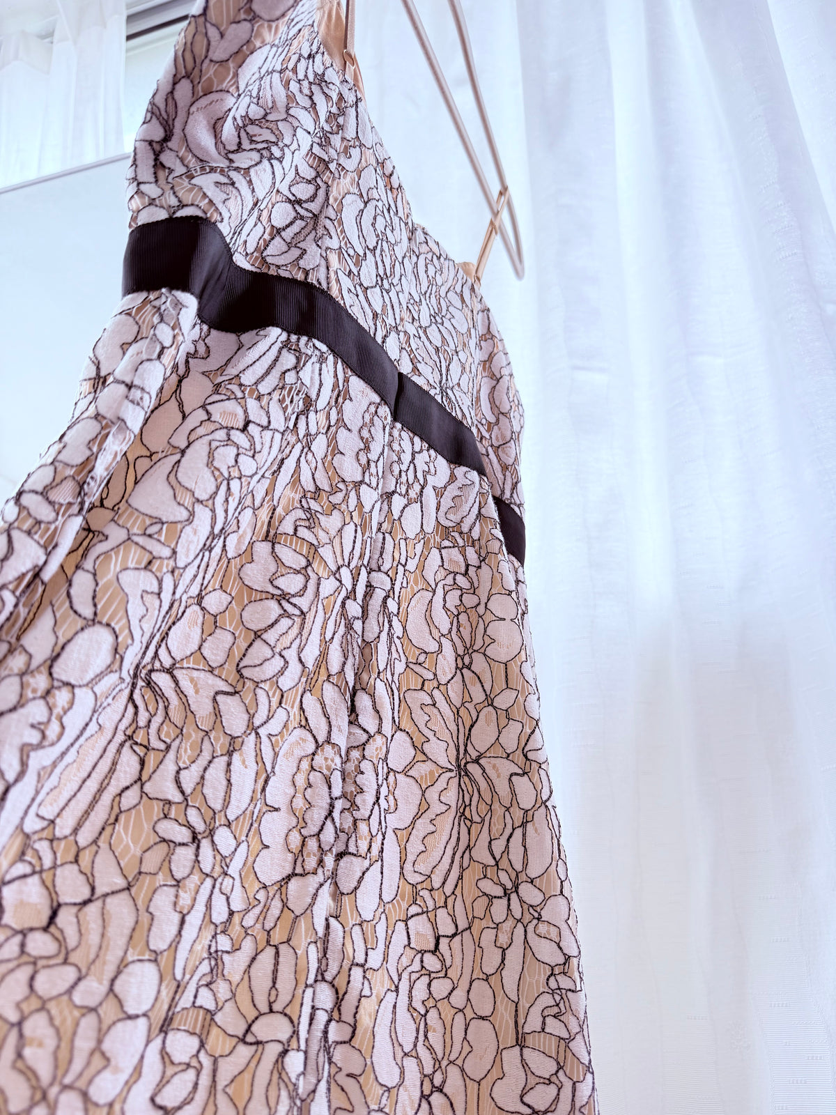 Uttam Boutique Elegans Spetsklänning m. Nudefoder