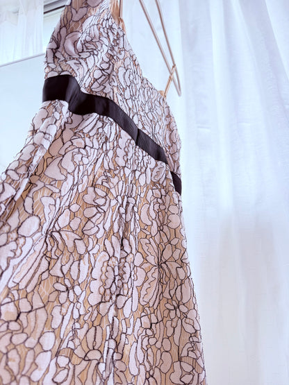 Uttam Boutique Elegans Spetsklänning m. Nudefoder